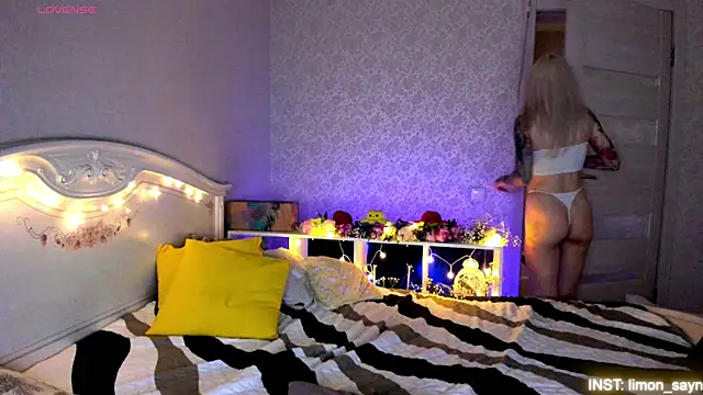 LillyMoure_'s Live XXX Chat