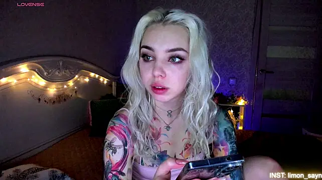 LillyMoure_: онлайн-секс-чат