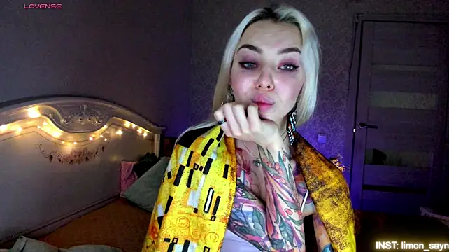 LillyMoure_'s Webcam Show