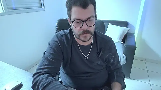 BadDaddyBrasil Show in webcam