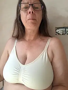Janie-Busty-Milf 在線直播表演
