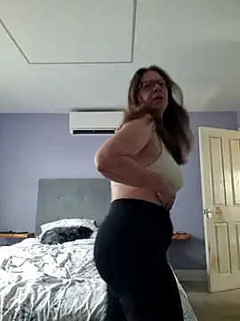 Janie-Busty-Milf's Webcam Show
