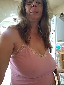 Janie-Busty-Milf's Live XXX Chat