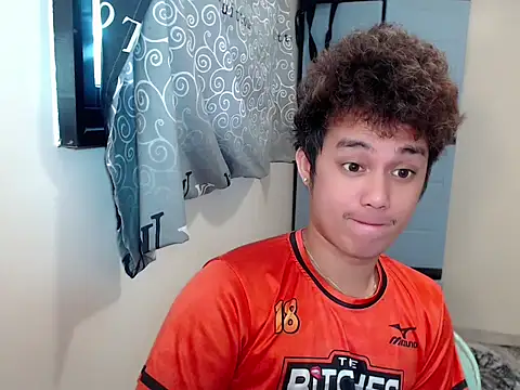 Utopia_20 Show Webcam