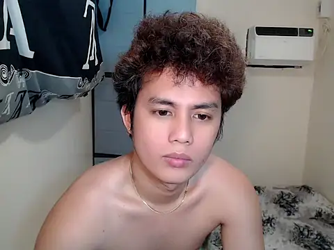 Utopia_20 Show Webcam