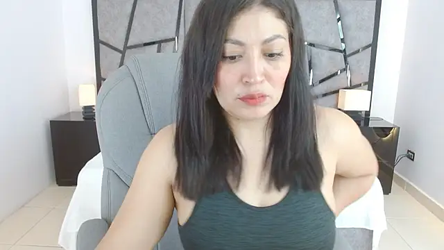 Chat +18 de sophia_hadid ao vivo