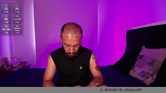 nika_1312: διαδικτυακό σόου στην κάμερα