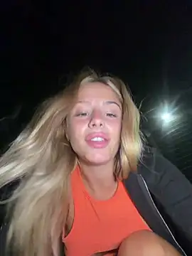 SophieVJ: διαδικτυακό σόου στην κάμερα