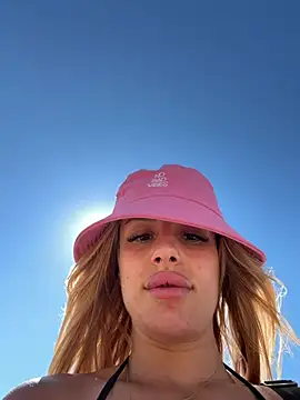 הופעת וובקאם של SophieVJ