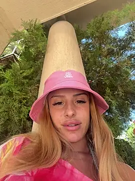 הופעת וובקאם של SophieVJ
