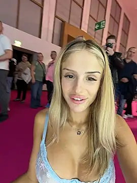 XXX chat uživo modela SophieVJ