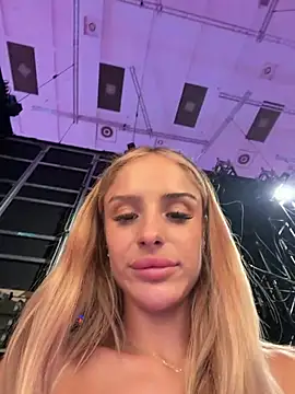 Show modela SophieVJ na web-kameri