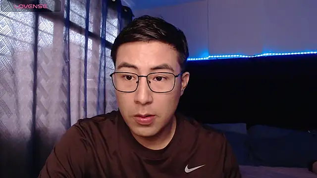 andrewmhilton_ webkamerás műsora