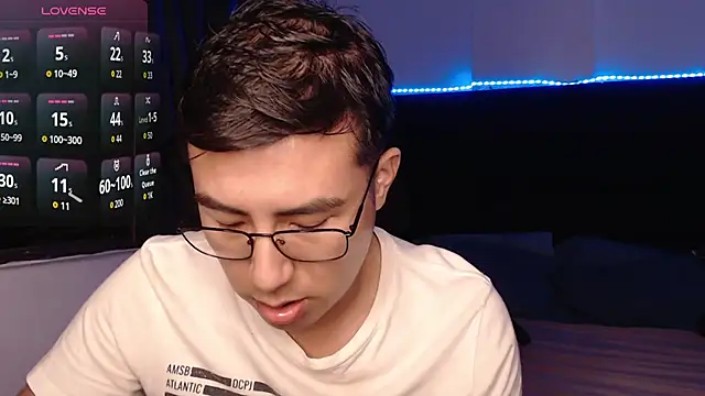 andrewmhilton_'s Webcam Show