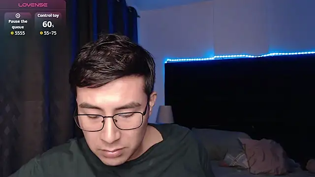 andrewmhilton_'s Webcam Show