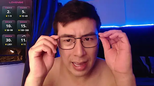 הופעת וובקאם של andrewmhilton_