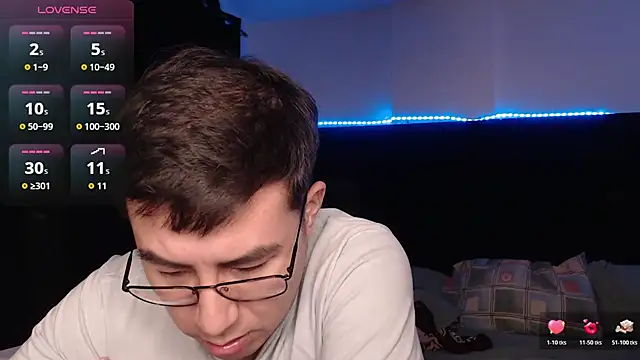 andrewmhilton_ Show in webcam