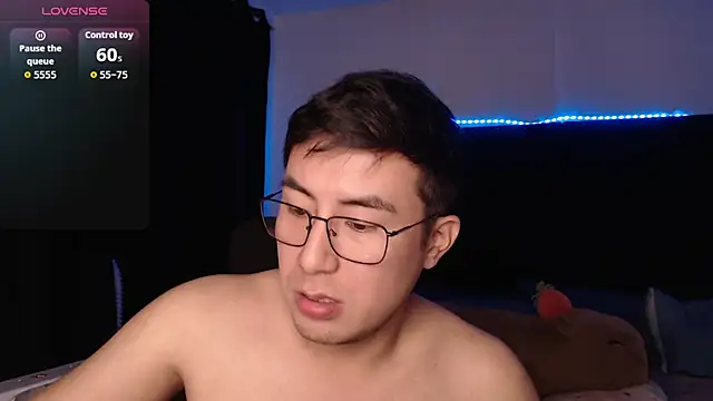 andrewmhilton_ Show in webcam