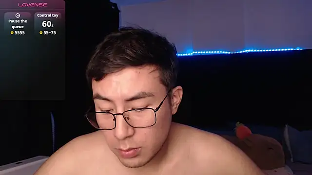 andrewmhilton_ Show in webcam