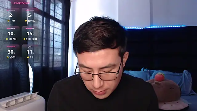 andrewmhilton_ Show Webcam