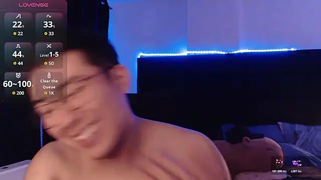 הופעת וובקאם של andrewmhilton_