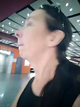 Pokazy przed kamerką – Celine_Faer1