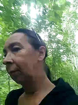 Chat +18 de Celine_Faer1 ao vivo