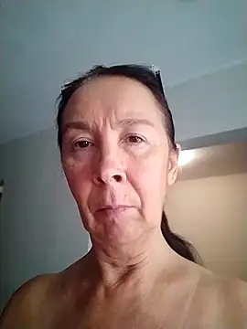 Chat +18 de Celine_Faer1 ao vivo
