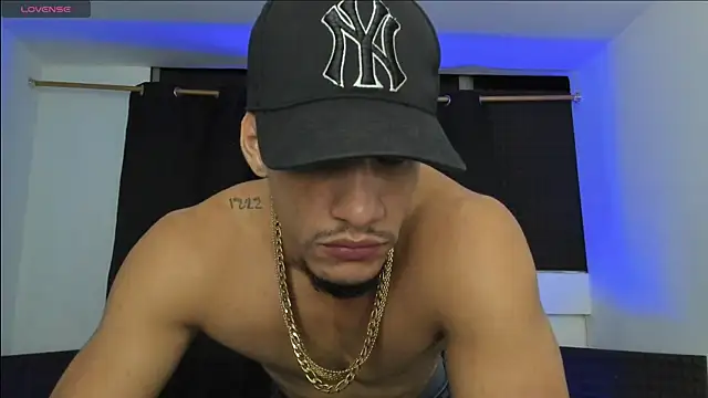 Show modela jhonnysnow17 na web-kameri