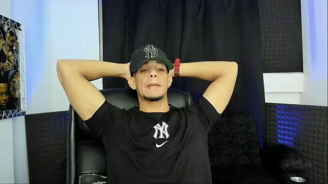 Show modela jhonnysnow17 na web-kameri