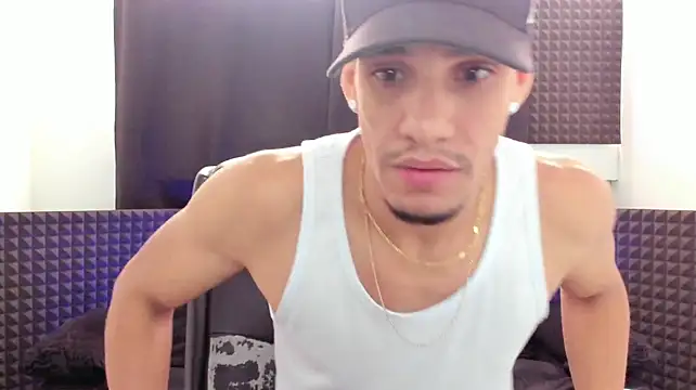jhonnysnow17 Show in webcam