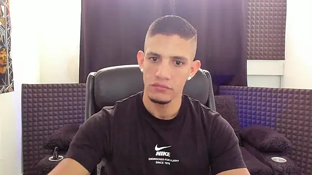 Show modela jhonnysnow17 na web-kameri