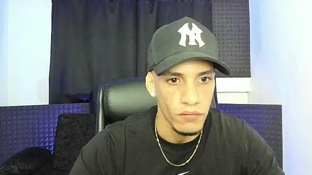 Show modela jhonnysnow17 na web-kameri