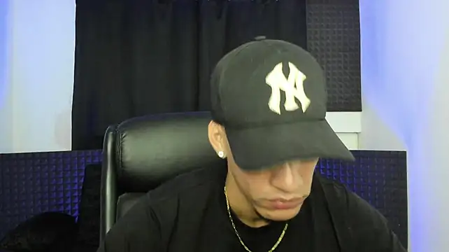 Show modela jhonnysnow17 na web-kameri