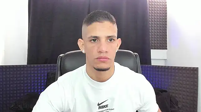 הופעת וובקאם של jhonnysnow17
