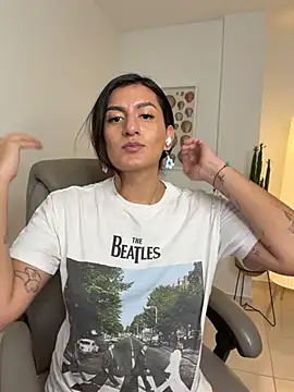 ari_artis' Webcam Show