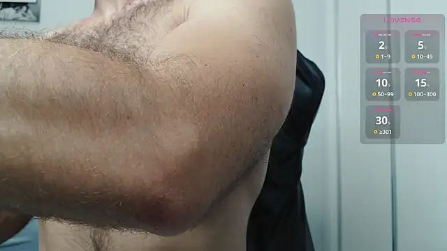 cutehairymacho: διαδικτυακό σόου στην κάμερα
