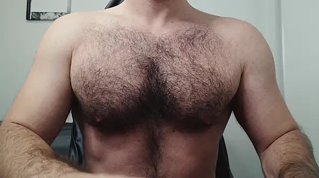 cutehairymacho Show in webcam