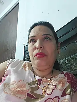 Show de Poojabhabi101 na webcam