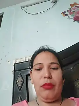 Show modela Poojabhabi101 na web-kameri