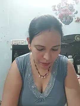 Poojabhabi101のウェブカメラショー
