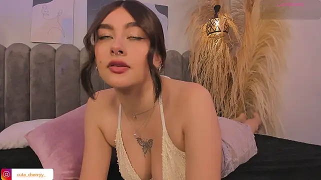 cute__cherry_'s Live XXX Chat