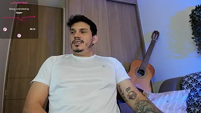 Show de alejandro_stark na webcam