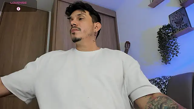 alejandro_stark Show Webcam