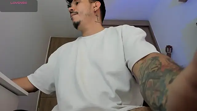 alejandro_stark's Webcam Show