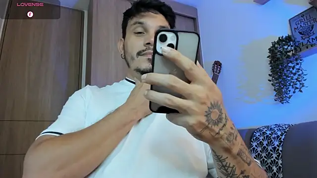 Show modela alejandro_stark na web-kameri