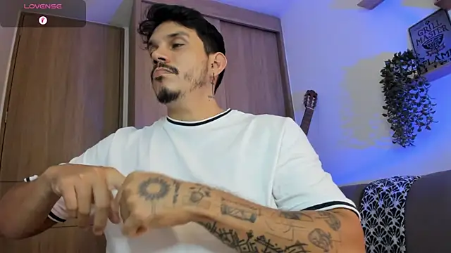 Pokazy przed kamerką – alejandro_stark
