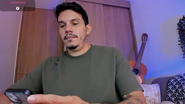 alejandro_stark Show in webcam