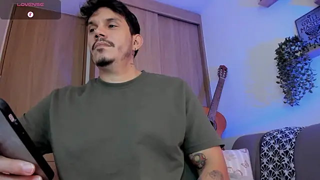 Show de alejandro_stark na webcam