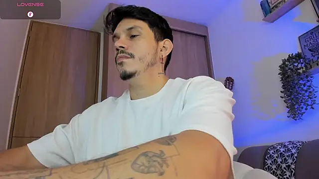 alejandro_stark Adlı Modelin Web Kamerası Şovu